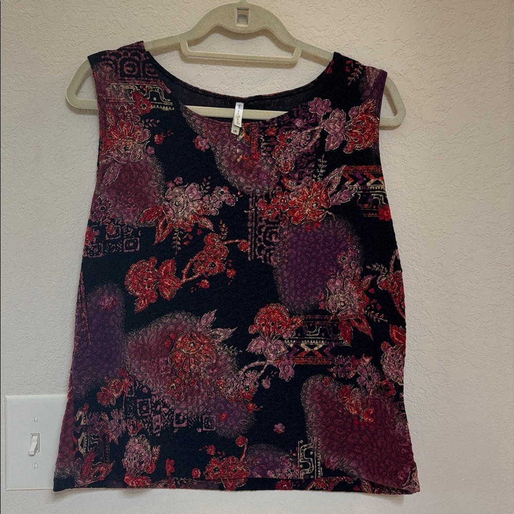 White Stag Black and Red Patterned Shell Size L